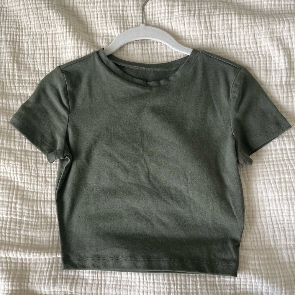Plain green crow top T, size XS. From wild fable, brand new with tags